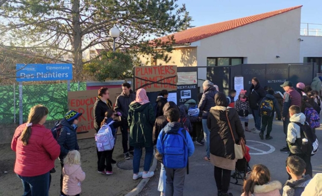 fermeture classe cp a 12 rep - ecole des plantiers Manosque